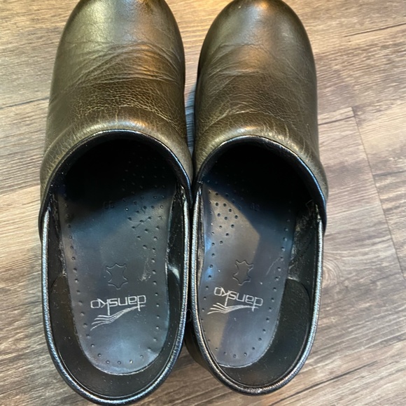 Dankso Dark Green Clogs - Picture 2 of 7